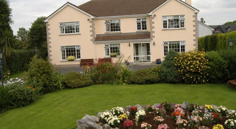 Riverwalk House B&B Oughterard Extérieur photo